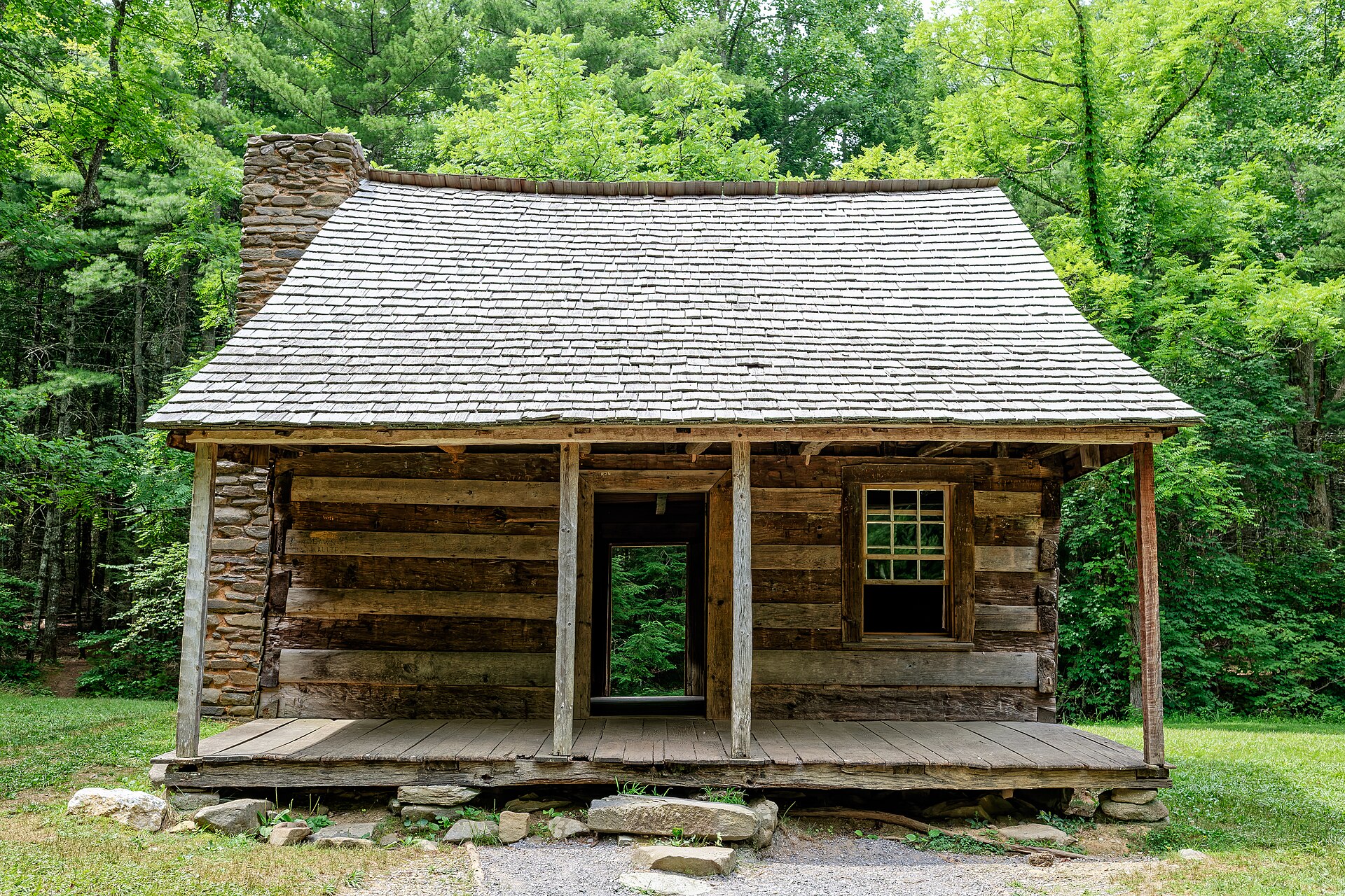 Fake Smoky Mountain cabin listings