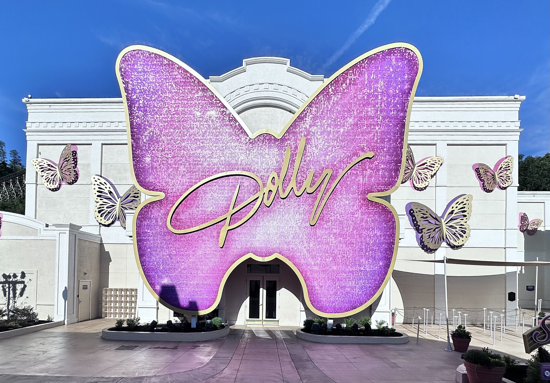 Dollywood vs Silver Dollar City